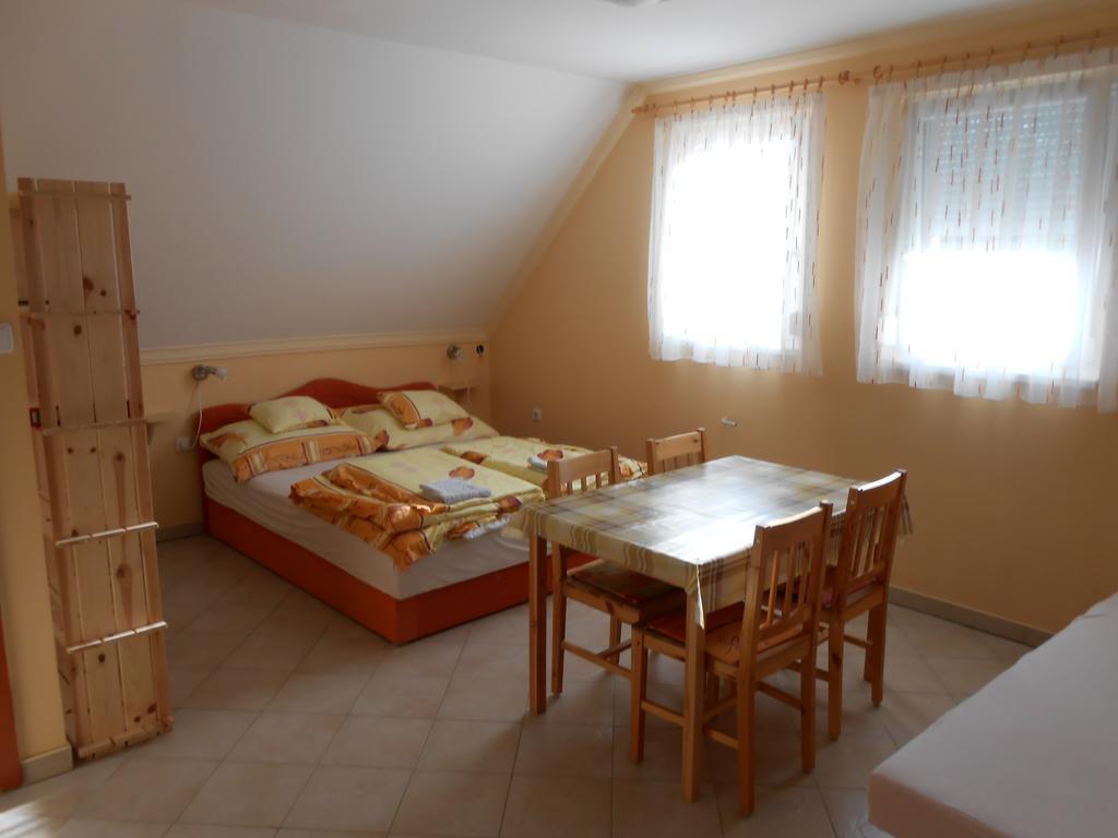 Kustanygyongye Vendeghaz Kehidakustany Apartment Exterior photo